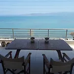بيت للعطل Vrachati Sea Front House