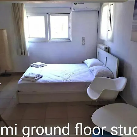 펜션 Vrachati Sea Front House