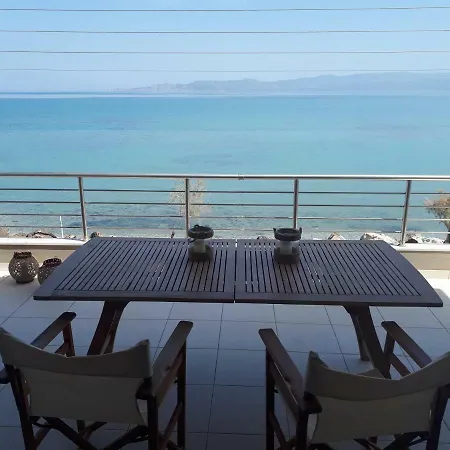 펜션 Vrachati Sea Front House