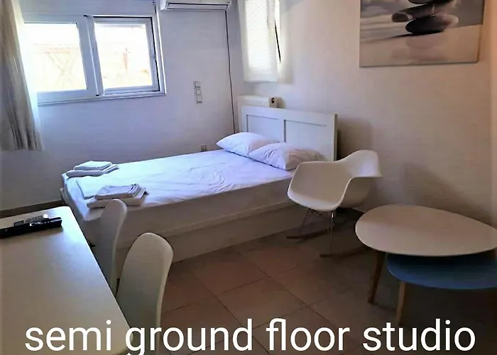 Feriehus Vrachati Sea Front House