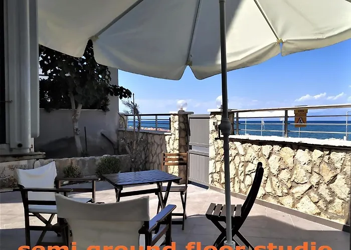 Vrachati Sea Front House Casa de Férias