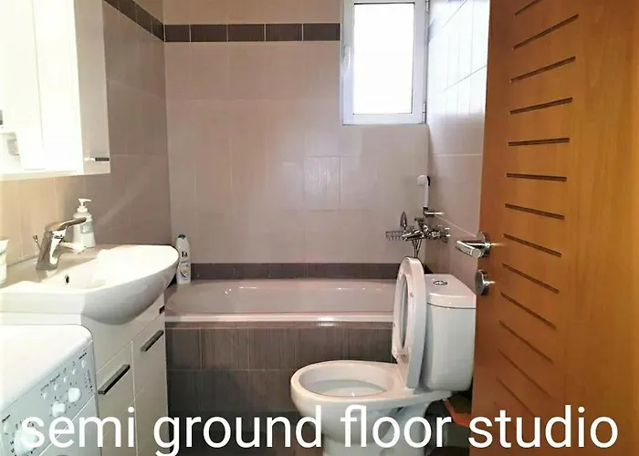 Feriehus Vrachati Sea Front House