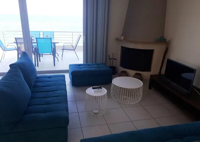 Feriehus Vrachati Sea Front House