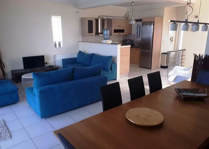 Vrachati Sea Front House *